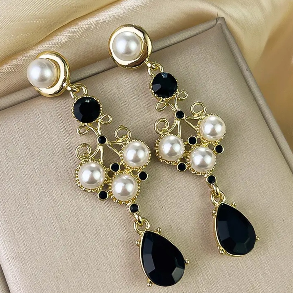 🖤GoldTone Cascading Chandelier Antique style Beaded Pearl Drop Earrings